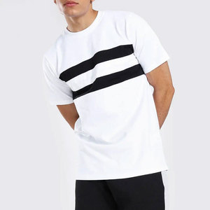 2025 calidad superior a granel cantidad de secado rápido hombres camiseta y pantalones cortos conjunto hecho en fábrica mercado suministro en línea hombres camiseta y pantalones cortos conjunto - Product Image 3