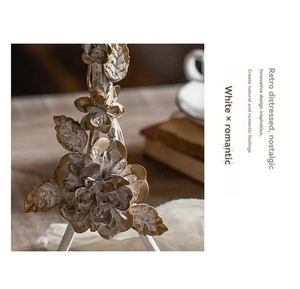 Porte-bougie en bois et en métal, design floral avec support à poignée blanche, pour la décoration de la maison, présentoir de table, organisation de fête, en provenance d'Inde - Product Image 2