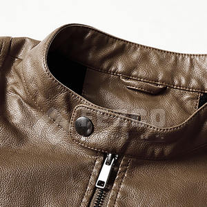 แจ็คเก็ตหนังผู้ชายฤดูหนาวปี 2025 ผ้าแคนวาส คอตั้ง โลโก้ด้านหน้า กันน้ำ ระบายอากาศได้ดี ไซส์ใหญ่ ทุกสี - Product Image 3