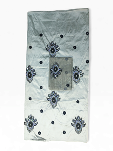 Tela George Gris Plateado de Lujo con Cuentas y Bordado de Cristales Negros y Lavanda para Vestidos de Novia Nigerianos - Product Image 2