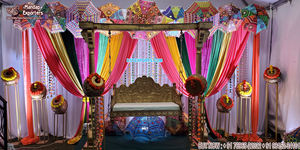 Intéressant nouveau Mehndi scène balançoire décor idées grandiose Mehndi Sangeet scène balançoire décor coloré mariage cérémonies balançoires - Product Image 5