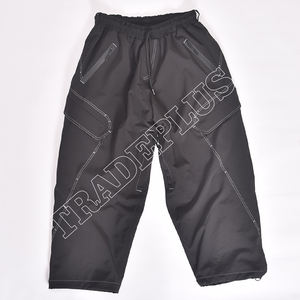 Pantalon de neige imperméable noir personnalisé pour hommes avec coutures blanches et grandes poches cargo élégantes à fermeture éclair - Product Image 1