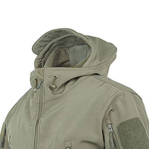 Veste Softshell camouflage à capuche en toile enduite, col montant, style streetwear, service OEM ODM, fabrication sur mesure, haute qualité, pour homme - Product Image 6