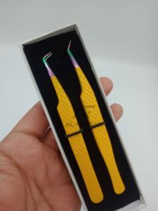 Pince à épiler à volume de cils en acier inoxydable avec logo personnalisé 45 extensions de cils à 90 degrés avec pointes multiples et pointes pointues de couleur jaune - Product Image 4