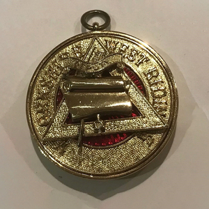 Conception de haute qualité personnalisé franc-maçon de forme irrégulière émail doux évider épinglettes maçonniques à vendre Ronpex - Product Image 1