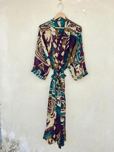 Robe en soie vintage cousue à la main robe de soirée recyclée pour l'été, l'automne et le printemps - Product Image 6