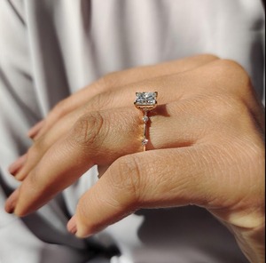 Anillo de Compromiso de Lujo de Oro Sólido de 14k con Diamante Cultivado en Laboratorio Real de 1CT, Corte Princesa, Grado VVS1, Color E/F, Venta al Por Mayor del Fabricante - Product Image 5