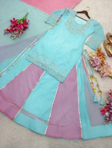Lanzamiento del nuevo diseñador Party Wear Look Heavy Curancy Silk Top Lehenga & Dupatta Set - Product Image 2