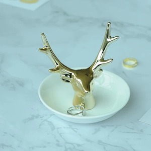 Hermosa Figura de Reno con Acabado Dorado, Adorno de Mesa de Lujo, Perfecto para Celebraciones Navideñas, Decoración de Oficina, Ideas para Regalos - Product Image 5