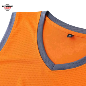 Ensemble de maillots de basket-ball d'été unisexes respirants avec broderie OEM personnalisée et logo sublimé Vêtements de basket-ball en maille respirante - Product Image 4