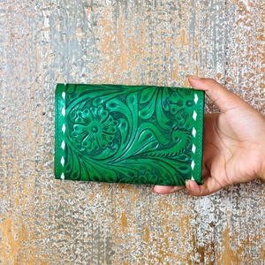 Bolso de Mujer Personalizado Estilo Vintage, de Primera Calidad, con Diseño Floral Verde, Estilo Occidental, de Cuero Vacuno Genuino, Regalos para Vaqueras - Product Image 2