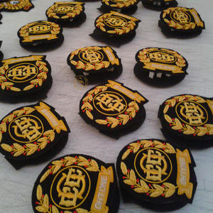 Insigne de broderie royale brodé à la main de bonne qualité à bas prix pour les uniformes de cérémonie - Product Image 5