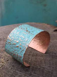 Pulsera de cobre moderna para mujer, joyería minimalista elegante, brazalete pulido elegante o diseño de puño, accesorio ligero - Product Image 2