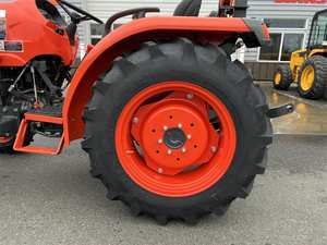 Tractor 2025 Kubota L4802DTN-Ancho estrecho. Energía de utilidad completa. - Product Image 6