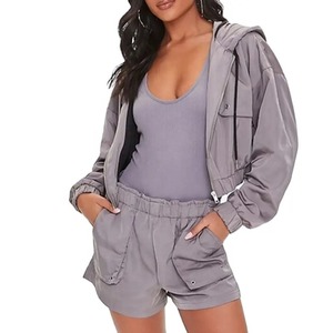 Ensemble de survêtement 2 pièces pour femme : veste à manches longues et short – Collection été 2026 – Tenue de sport tendance - Product Image 1