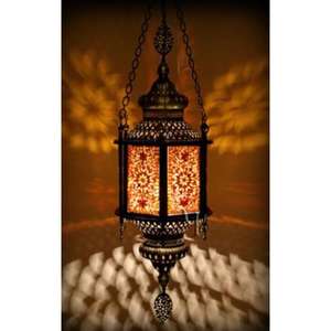 Lanterne en fer forgé faite à la main avec volutes élégantes et panneaux de verre pour l'éclairage intérieur et extérieur ambiant - Product Image 1