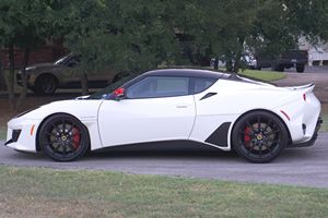 Lotus Evora GT 2020, Bajo Kilometraje, Caja de Cambios Automática, Volante a la Izquierda, Neumáticos R20, Estado Oscuro - Product Image 5