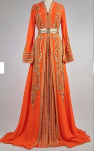 ELEGANTE/HERMOSO BORDADO DE ZARI DE ORO EN VESTIDO CAFTÁN NARANJA CON EMBELLECIDO CON CUENTAS DE CRISTAL, PIEDRA, TRABAJO DE DABKA @ 2023 - Product Image 2