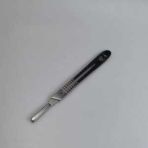 อุปกรณ์ผ่าตัดสแตนเลส12.5ซม. ด้ามจับมีดผ่าตัด - Product Image 1