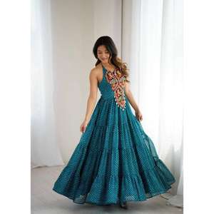 Lancement de la nouvelle robe de soirée de créateur Zain Exports en tissu GEORGETTE avec imprimé numérique et revers orné de chaînes, toutes saisons - Product Image 1