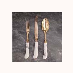 Ensemble de couverts en acier inoxydable poli miroir doré avec manche en marbre blanc Ensemble cuillère et couteau de Noël en acier inoxydable - Product Image 1