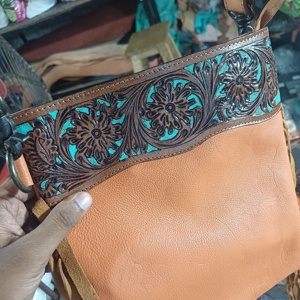 Bolso bandolera de piel de vaca al por mayor de moda Bolso bandolera de cuero natural con tallado a mano Bolso de hombro occidental Diseño solitario - Product Image 2