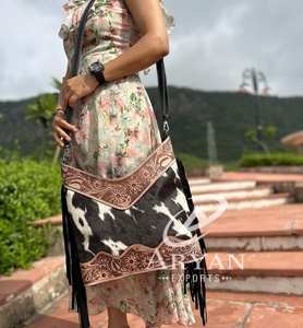 กระเป๋าถือแฟชั่นมีพู่ห้อยสำหรับผู้หญิงกระเป๋าถือช้อปปิ้งหนังวัวแกะสลักด้วยมือจริงมีสไตล์ใหม่ - Product Image 1