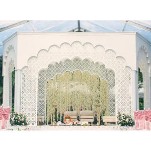 Mandap Blanco de Estilo Marroquí para Bodas, Impresionante Mandap Blanco para Bodas Fusion, Elegante Decoración de Mandap para Bodas Asiáticas en Chicago - Product Image 1