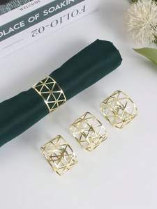 Ensemble d'anneaux de serviette élégants et raffinés en or, géométriques creux, en métal moderne, élégants, décoration de table, accessoire de table pour mariage, événement, fête, dîner - Product Image 4