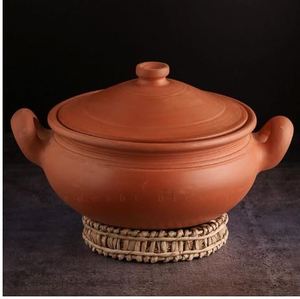 Pot Handi en argile de terre cuite au design moderne avec couvercle en verre, batterie de cuisine écologique de 2 pièces d'Inde pour mariage - Product Image 3