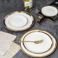 Assiettes personnalisées faites à la main en porcelaine moderne de qualité supérieure, écologiques, compatibles lave-vaisselle et micro-ondes, en promotion chez Kraft World