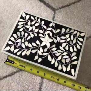 Elegante Caja de Joyería de Lujo Hecha a Mano con Incrustaciones de Hueso Pulido, Ecológica, Marca H HANDICRAFT, Forma Rectangular - Product Image 1