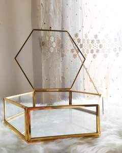 Boîte à bijoux en métal et en verre, aspect antique, coffre au trésor, décorative, élégante, rangement sécurisé pour objets de valeur personnels - Product Image 1