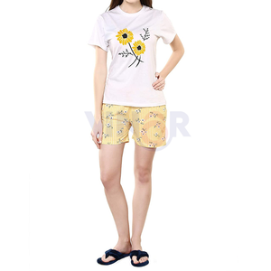 Chándal de verano para mujer con impresión de logotipo personalizado de la mejor calidad, conjunto doble de algodón a la moda con logotipo personalizado para mujer, servicio OEM - Product Image 1