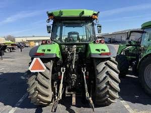 Deutz Fahr 5120G es un tractor utilitario 4x4 de 116 CV con un motor FARMotion de 4 cilindros. - Product Image 5