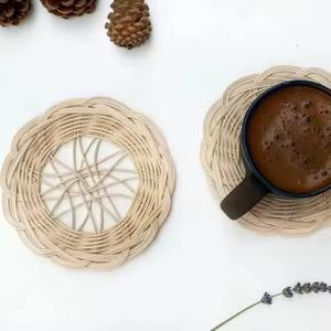 Posavasos de ratán clásico y sencillo, perfecto para combinar con cualquier vajilla y tema interior a la vez que proporciona una protección esencial - Product Image 2