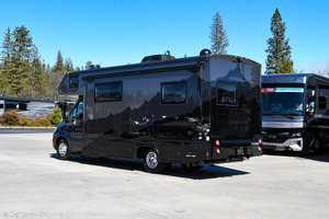 Caravane compacte 4x4 pour 4 à 6 personnes, réfrigérateur intégré, design moderne et léger, camping-car, véhicule de voyage, camping-car Mercedes. - Product Image 2