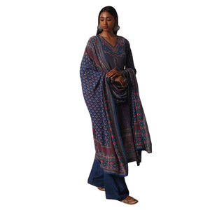 Vente en gros de vêtements ethniques pour femmes OEM personnalisés, ensemble palazzo imprimé bleu avec Kurta ornée de pierres, fournisseur d'usine de vêtements personnalisés - Product Image 2