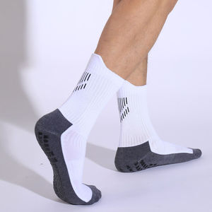 Prix compétitif Chaussettes de sport unisexes antidérapantes à design personnalisé pour femmes Chaussettes de gymnastique et de yoga avec logo personnalisé - Product Image 3