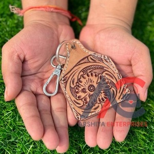 Porte-clés en cuir taillé sculpté à la main Porte-clés en cuir de forme exotique mignon Accessoires en cuir taillé Porte-clés mignons pour unisexe - Product Image 1