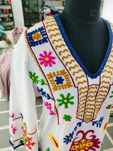 Vestido Bordado Suzani Bohemio Encantador con Flecos y Encaje, Estilo Informal, Cuello en V, para Mujer, Túnica para Playa - Product Image 4