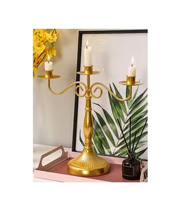 Candélabre en métal doré pour la décoration intérieure de la maison avec une finition royale et de beaux détails pour une installation élégante aux chandelles - Product Image 3