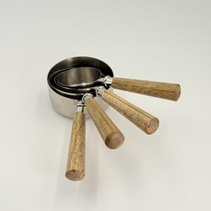 Nouveaux produits : Ensemble de 4 tasses à mesurer en acier inoxydable avec poignée en bois, utilisées pour la maison, les restaurants et les bars, à prix raisonnable - Product Image 3