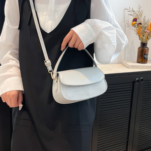 กระเป๋าสะพายข้างทรงอานม้าพับได้ทันสมัย ทนทาน พร้อมซิปปิด ผิวสัมผัส PU สำหรับผู้หญิง สไตล์ใหม่ปี 2025 - Product Image 3