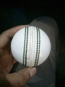 Sumroos ลูกคริกเก็ตหนังวัว100% ลูกคริกเก็ตแบบแข็งสีขาวทนน้ำคุณภาพสูง - Product Image 2