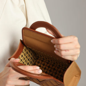 Bolso Tote de Cuero Estructurado para Mujer SAGUPI, Gran Capacidad, Estilo de Oficina, Bolso de Mano Profesional, Indonesia Komodoin - Product Image 2