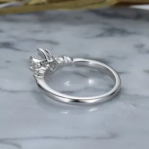 925 Plata 2,50 Ct Corte redondo Moissanite Anillo de compromiso Estilo vintage - Product Image 4