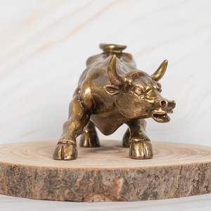 Sculpture de taureau en aluminium massif fait à la main figure animale abstraite dorée dangereuse pour objet décoratif intérieur matériau métallique - Product Image 5