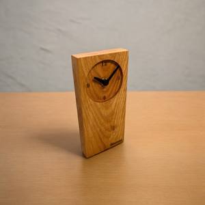 Horloge de table en bois qui s'intègre parfaitement aux plantes, aux livres et aux autres éléments de décoration, l'horloge ajoute une touche de luxe. - Product Image 6