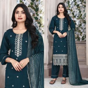 ผ้าไหมโรมันสไตล์โมเดิร์นดีไซน์แบบหนาผ้าแฟนซีแบบพรีเมี่ยมพร้อมกางเกง Kurati และ Dupatta - Product Image 2